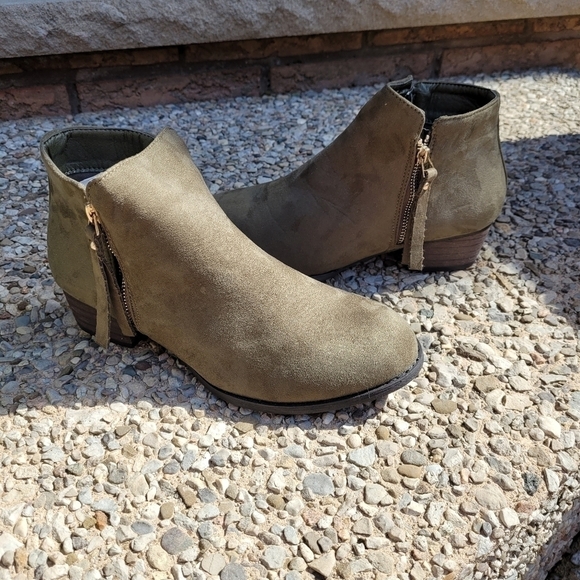 Ankle Booties | Army green | size 8 | zipper closure | faux suede - Picture 7 of 10